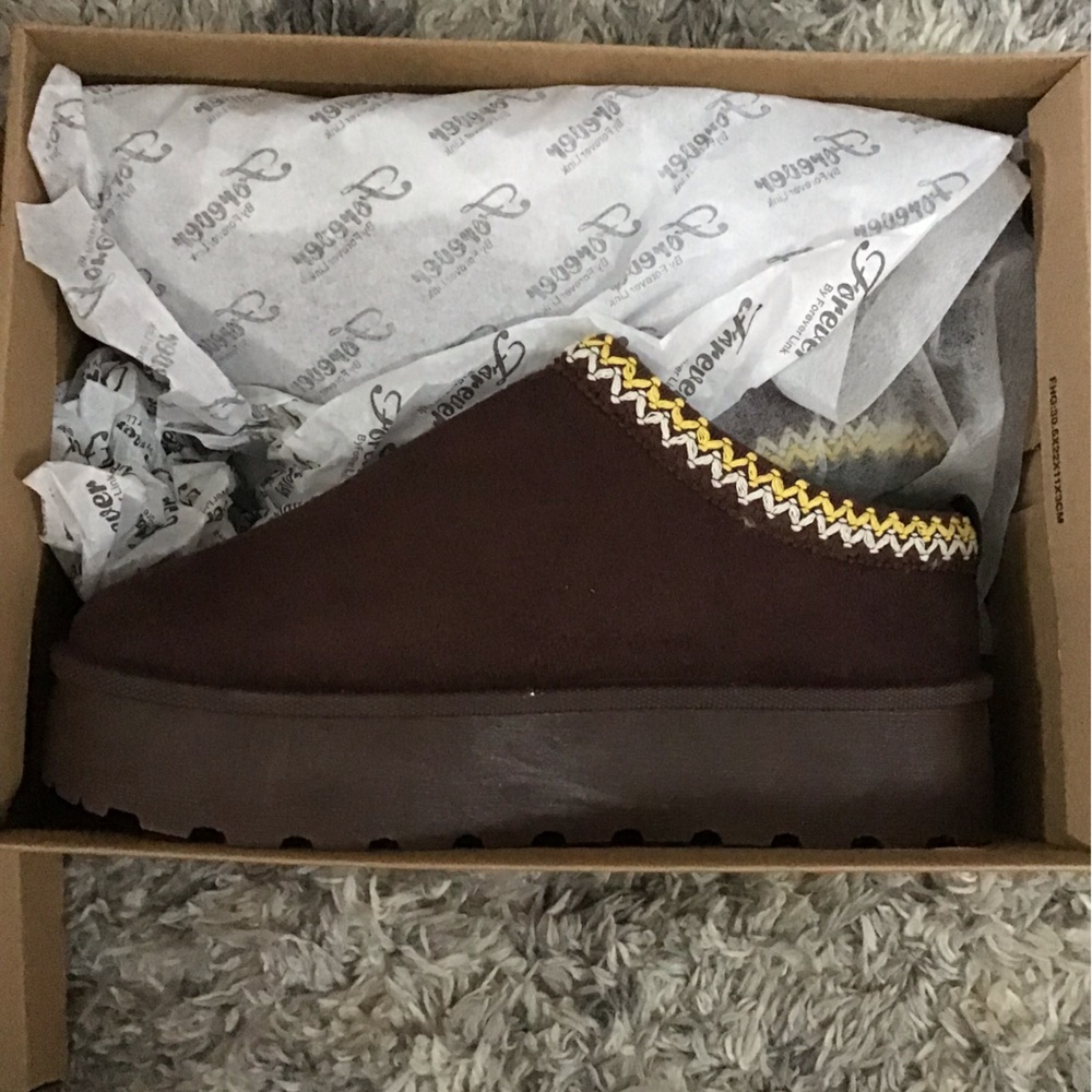 Chocolate mini boots